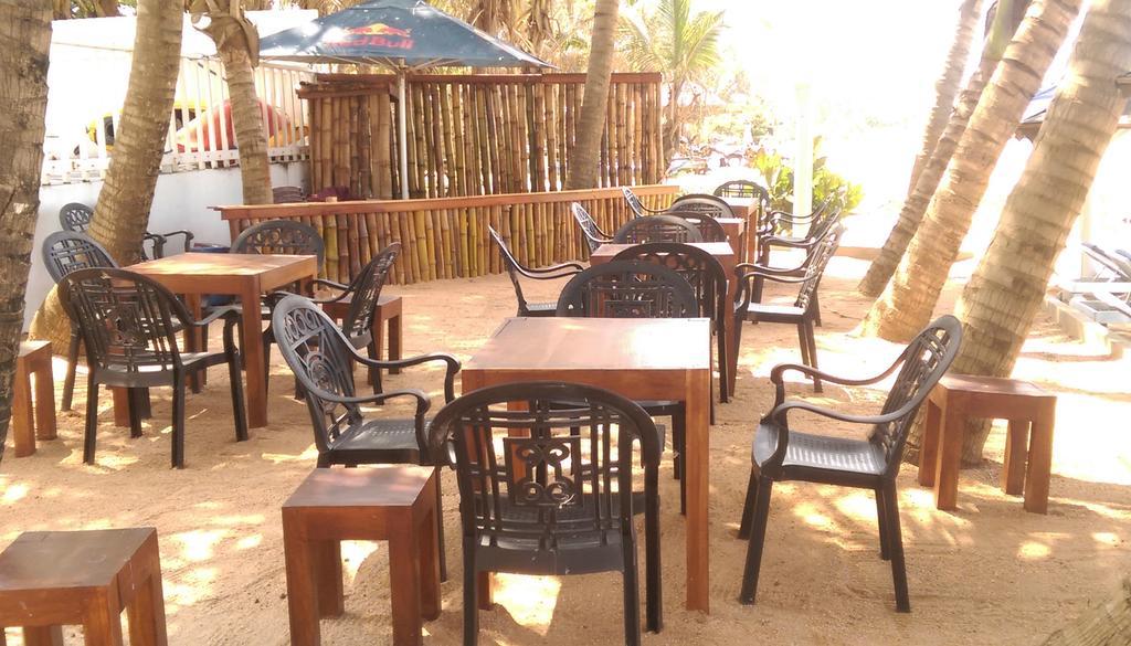 Lanka Beach Hotel Ettukala Buitenkant foto