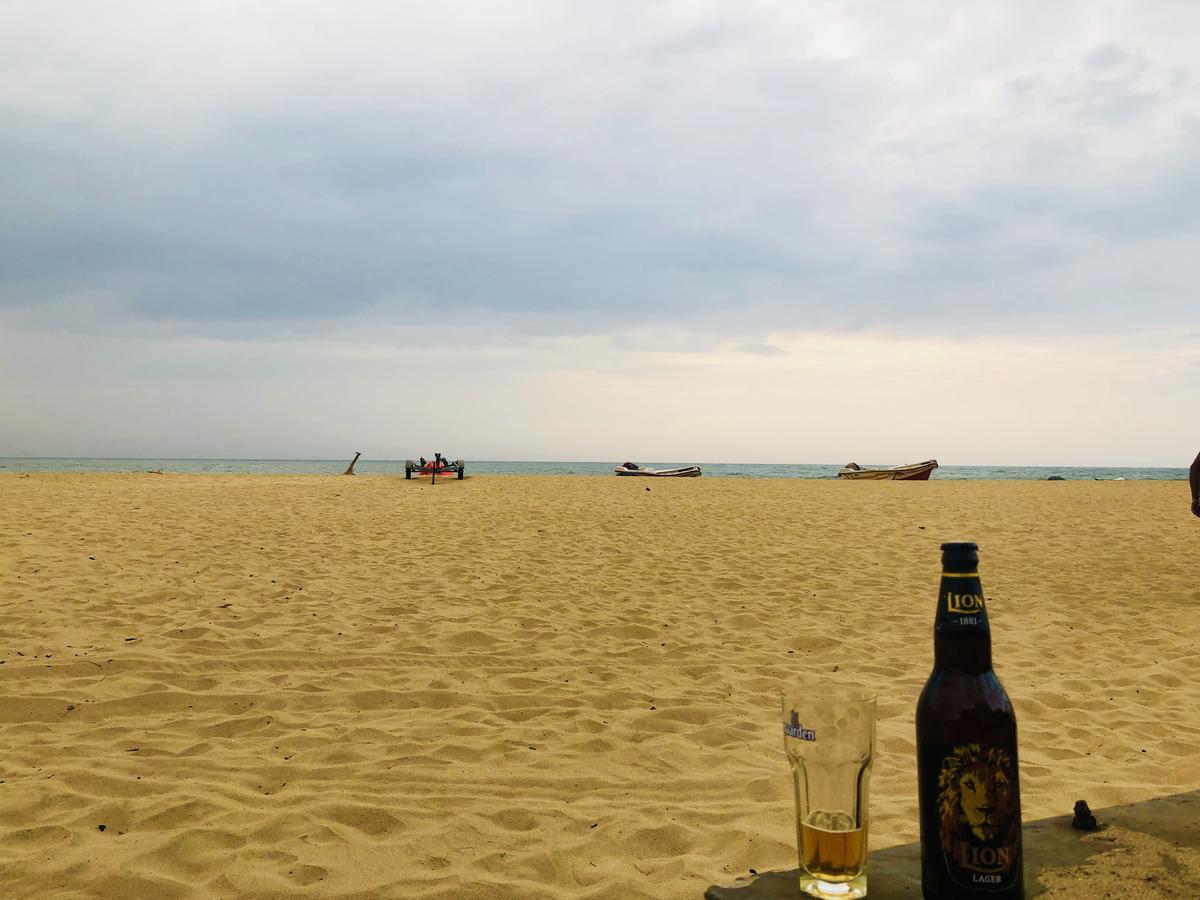 Lanka Beach Hotel Ettukala Buitenkant foto