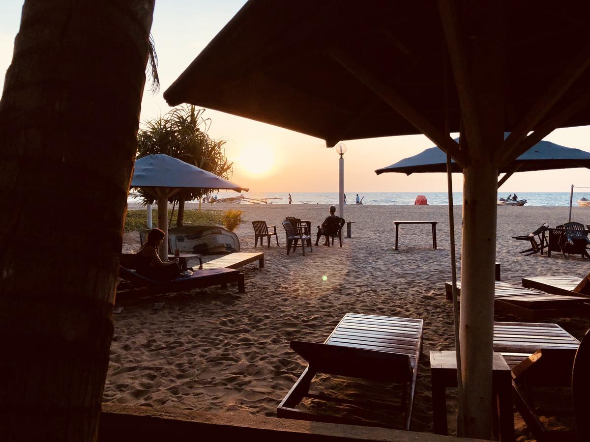 Lanka Beach Hotel Ettukala Buitenkant foto