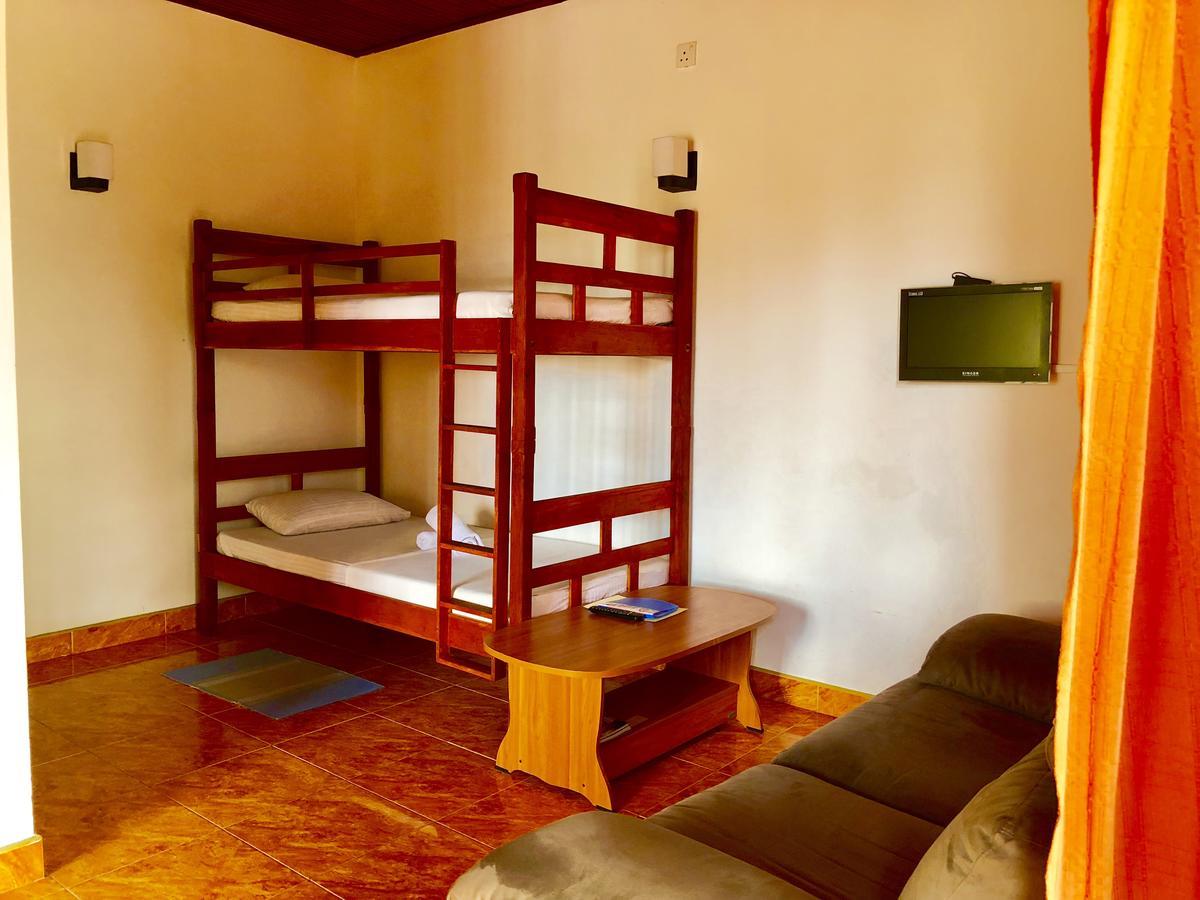 Lanka Beach Hotel Ettukala Buitenkant foto